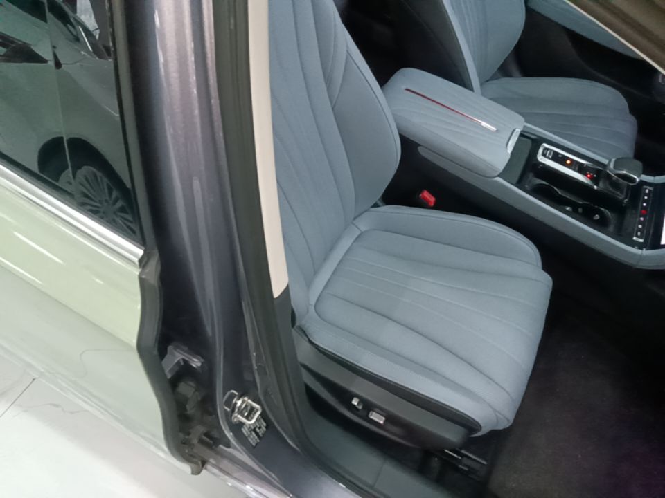 Hongqi H5 PHEV 2025 170 Super Hybrid Version — снимка 19