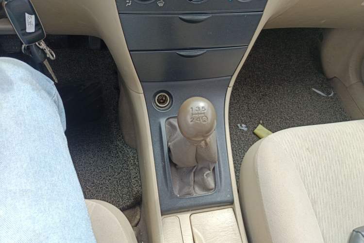 Used Toyota Corolla EX 2010 1.6L Manual Classic Edition Gear Lever