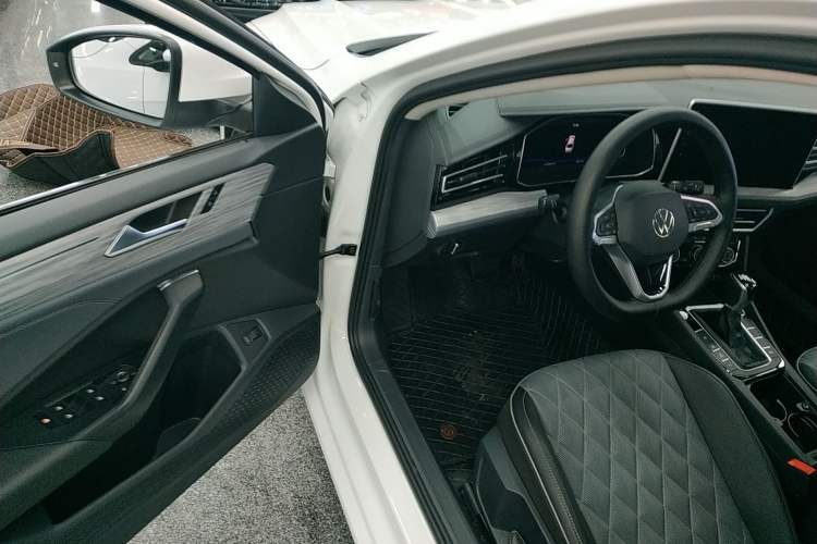 Used Volkswagen Sagitar 2023 300TSI DSG Excellence Edition Driver Seat