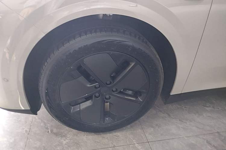 Used Li Auto i6 2025 Model Two-Wheel-Drive Standard Type
