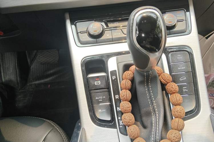 Used Geely Auto Emgrand X7 Sport 2016 1.8TD Automatic Smart Connectivity Version Gear Lever