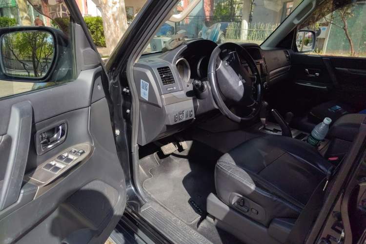 Used Mitsubishi Pajero 2016 3.0L Automatic Luxury Version China V Standard Driver Seat