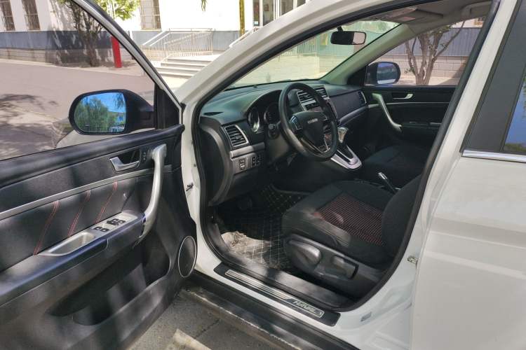 Used Haval M6 2017 1.5T Automatic Two-Wheel Drive Urban Model Driver Seat