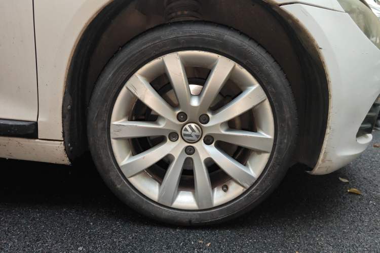 Used Volkswagen Scirocco 2011 1.4 TSI Single-Turbo Fashion Edition Right Front Wheel Hub