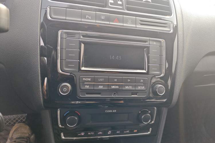 Used Volkswagen Polo 2016 1.6L Automatic Luxury Model Audio And AC Panel