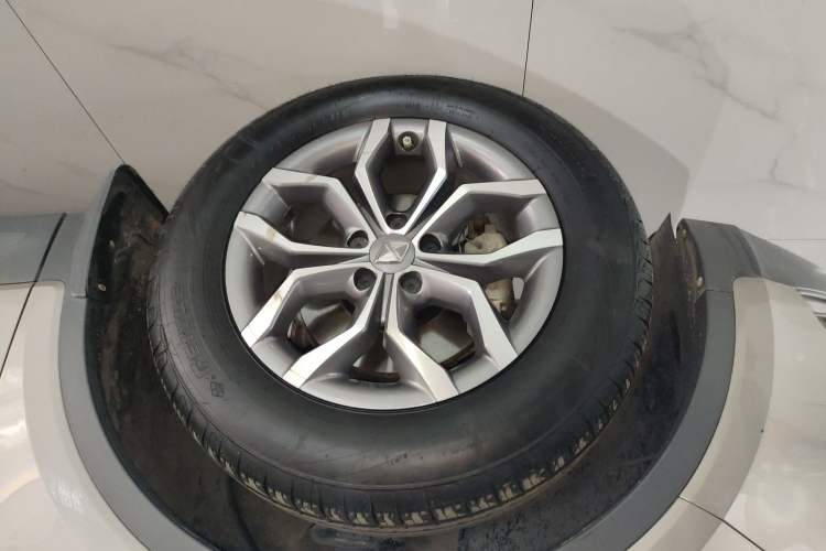 Used BORGWARD BX5 2020 20TGDI Automatic Two-Wheel Drive Pioneer Edition Left Front Wheel Hub
