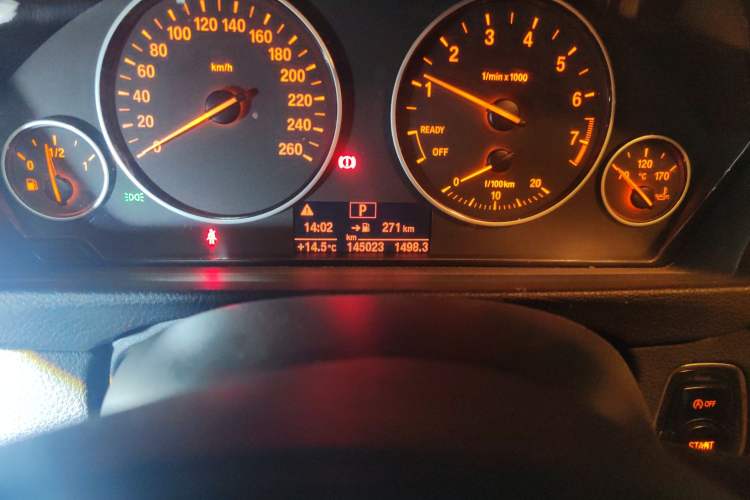 Used BMW 3 Series 2015 320i Luxury Line Stylish Edition
