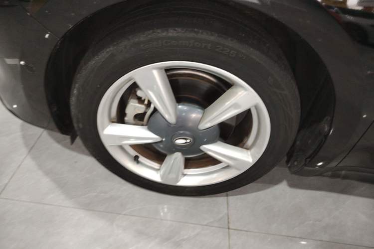 Used ORA Good Cat 2021 400km Standard Range Athena Edition Lithium Iron Phosphate Left Front Wheel Hub