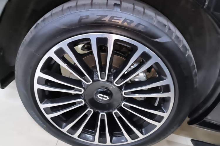 Used Hima AITO M7 2024 1.5T Intelligent Driving 4WD Max Edition 5 Seats Right Rear Wheel Hub