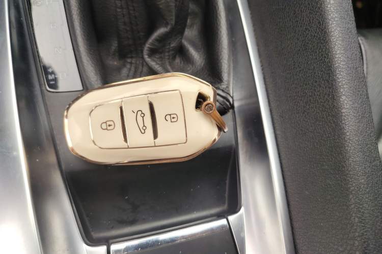 Used DS 6 2014 1.6T Luxury Edition THP200
