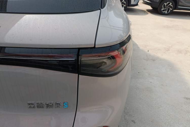 Used Wuling Bingo S 2025 Model 325km Deluxe Edition Exterior 3