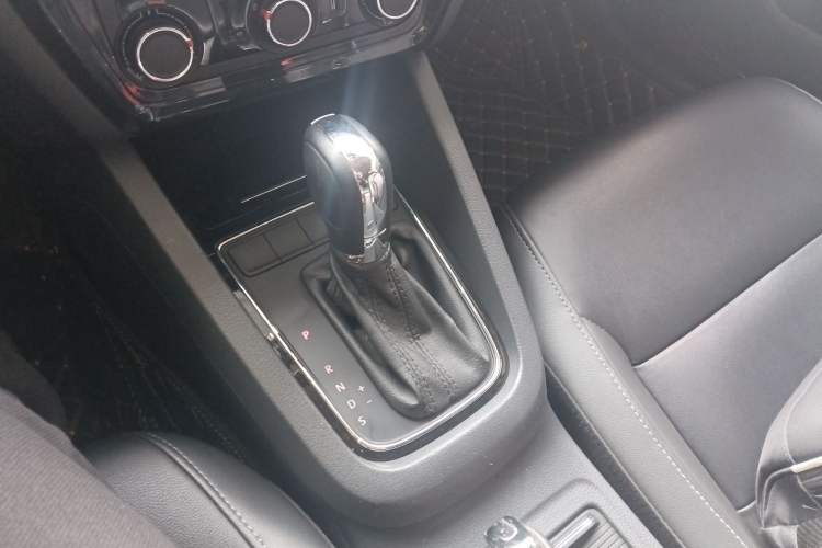 Used Volkswagen Sagitar 2015 1.6L Automatic Comfort Model
