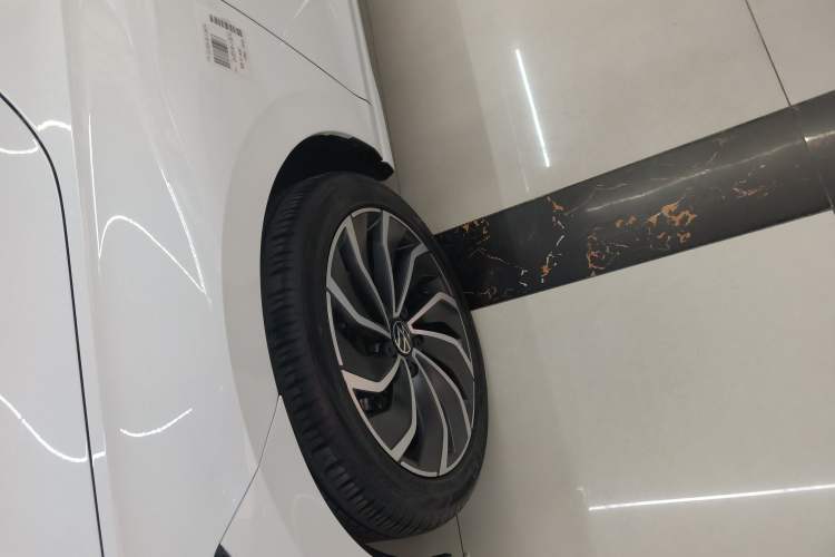 Used Volkswagen Golf 2024 280TSI DSG Pro 50th Anniversary Edition Left Front Wheel Hub