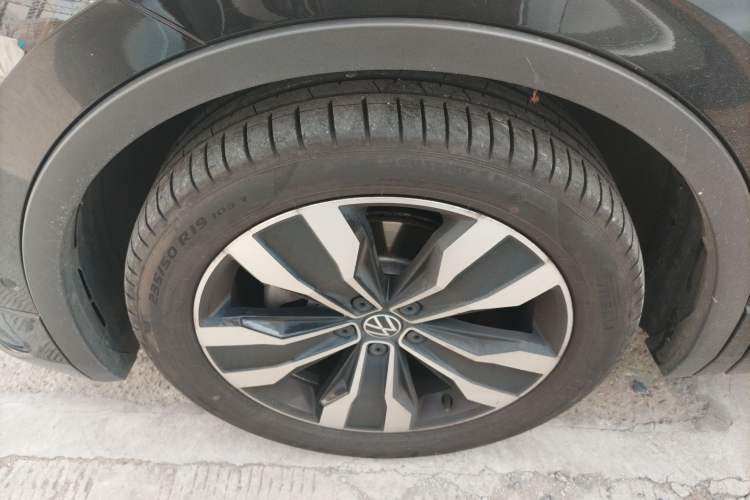 Used Volkswagen Tiguan L 2022 330TSI Automatic Two-Wheel Drive R-Line Enhanced Edition Left Front Wheel Hub