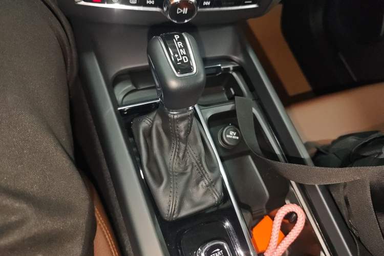 Used Volvo XC60 2021 T5 4x4 Smart Luxury Edition Gear Lever