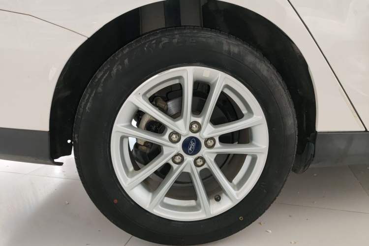 Used Ford Focus 2017 Sedan 1.6L Manual Fashion Edition Smart Drive Version Right Rear Wheel Hub