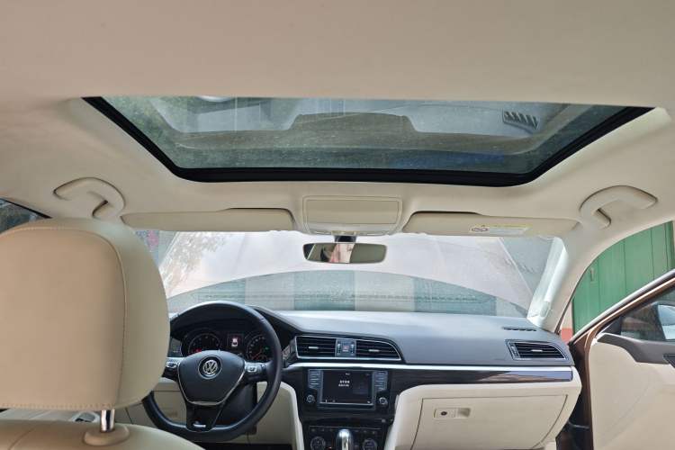 Used Volkswagen Lamando 2015 330TSI DSG Luxury Edition Headliner