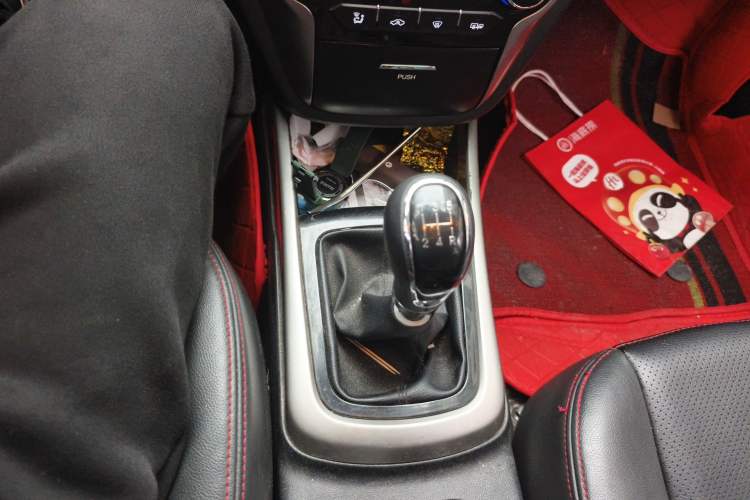 Used CHANGAN Eado 2015 1.6L Manual Luxury Model China V Standard Gear Lever