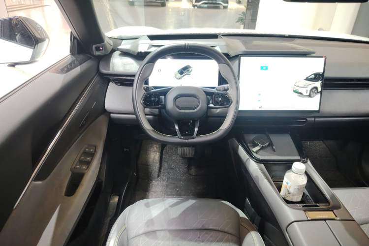 Used Lynk & Co 08 EM-P 2023 245km Ultra-Long Range Halo