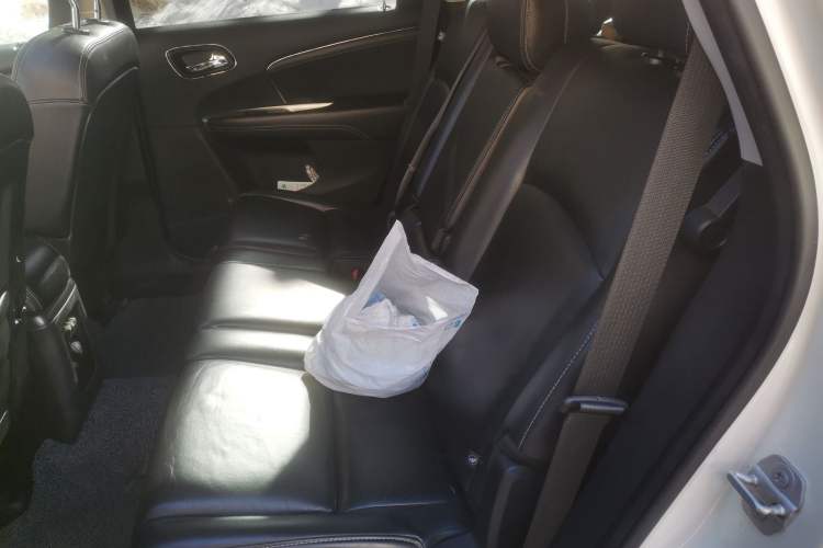 Used Dodge Journey 2013 2.4L Two-Wheel Drive Luxury Version Interior 4