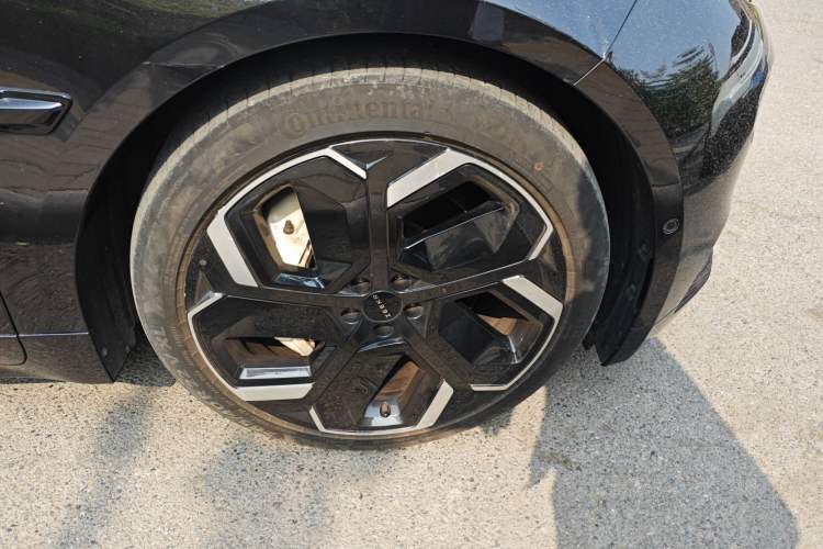 Used Zeekr 001 2022 Ultra-Long Range Dual-Motor YOU Version Right Front Wheel Hub