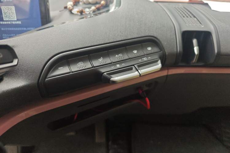 Used Baojun E300 2020 Starry Intelligence Edition Audio And AC Panel