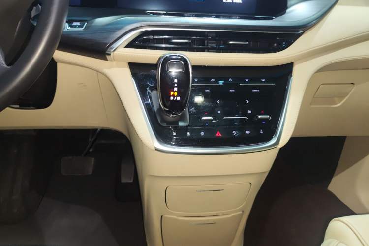 Used Buick GL8 2022 ES Land Cruiser 653T Luxury Model