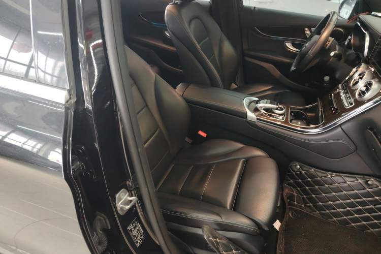 Used Mercedes-Benz GLC 2019 GLC 260 L 4MATIC Luxury Model