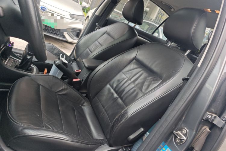 Used Volkswagen Lavida 2013 Restyled Classic 1.6L Manual Comfort Edition
