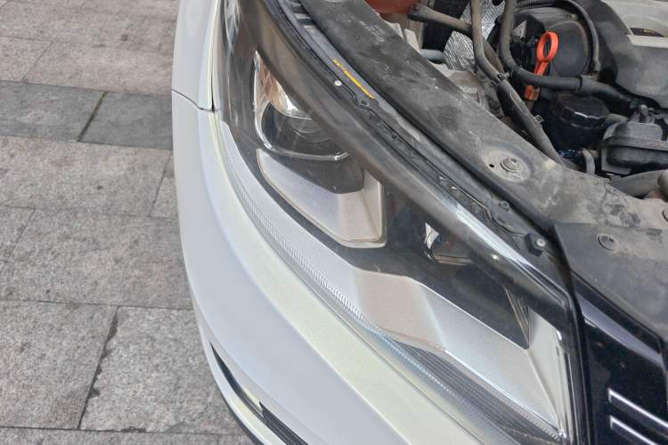 Used Volkswagen Tiguan 2015 1.8TSI Automatic Two-Wheel Drive Trend Edition Right Front Headlight