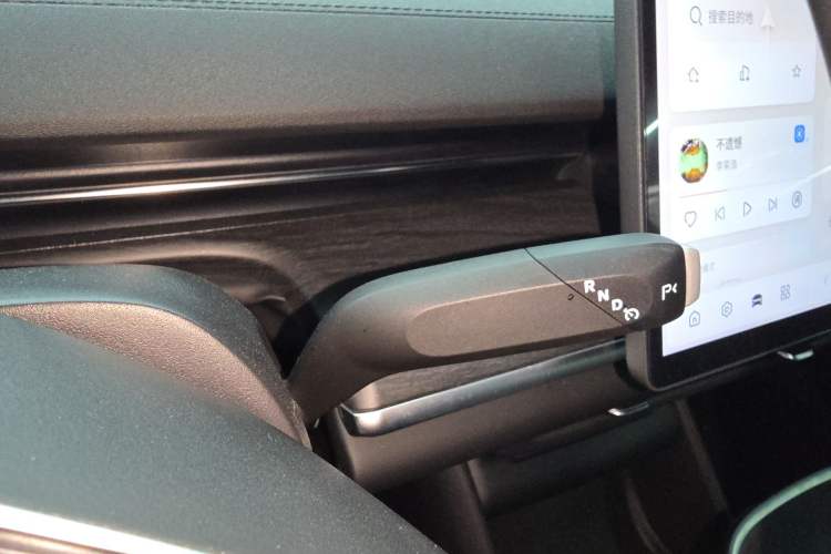 Used CHANGAN NEVO A07 2025 Blue Whale Pure Electric 625 Flagship Model Gear Lever