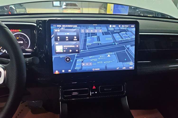 Used GAC Trumpchi GS8 2025 Linghang Series 2.0 TGDI Two-Wheel-Drive Luxury Edition 5 Seats Audio And AC Panel