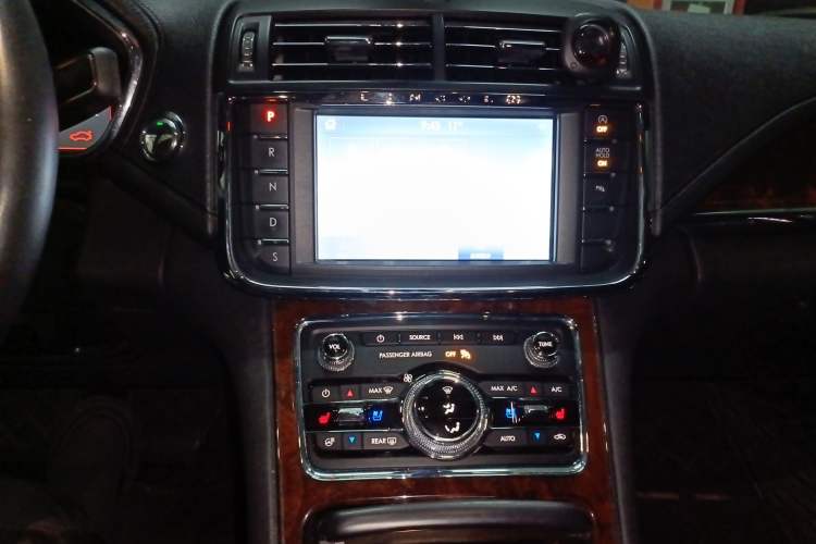 Used Lincoln Continental 2019 2.0T Two-Wheel Drive Luxury Edition China VI Standard
