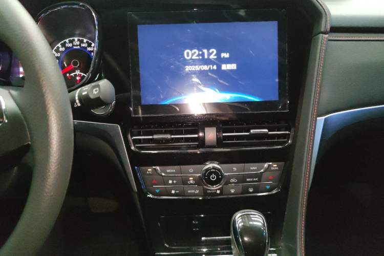 Used Venucia T70 2020 2.0L CVT Elite Edition China VI Standard Audio And AC Panel