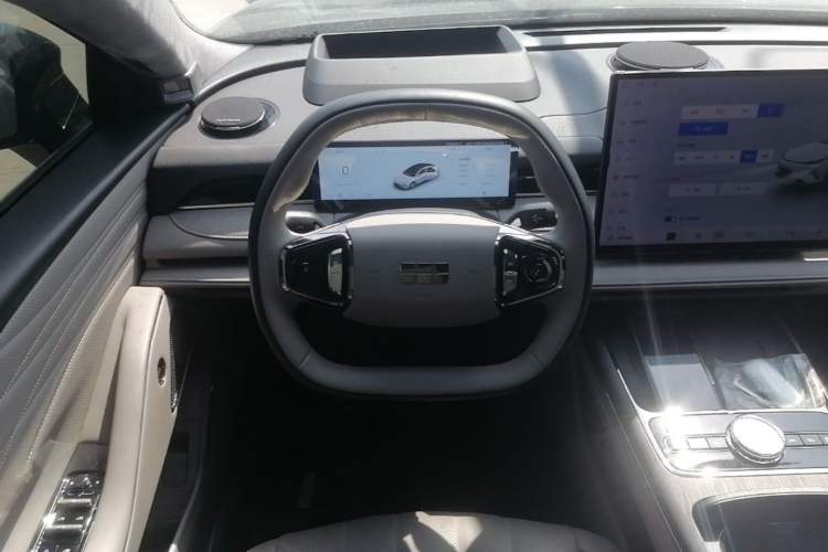 Used Geely Galaxy 8 2025 130km EM-P Starship Edition
