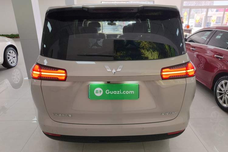 Used Wuling Starlight 730 2025 Model Plug-in Hybrid 125km Luxury Edition
