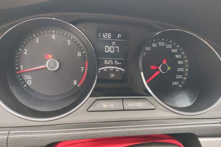 Used Volkswagen Lavida 2015 1.6L Automatic Comfort Edition
