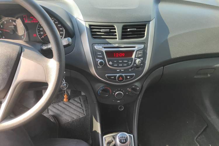 Used Hyundai Verna Ray 2014 1.4L Manual GLX