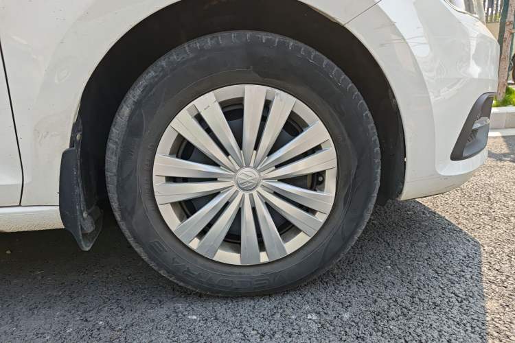 Used Volkswagen Santana 2021 1.5L Manual Fashion Edition Right Front Wheel Hub