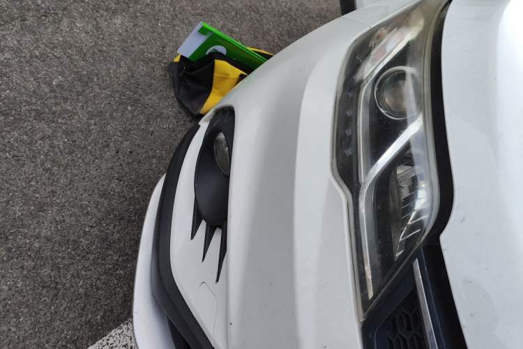 Used Soueast DX3 2016 1.5L Manual Luxury Edition Right Front Headlight