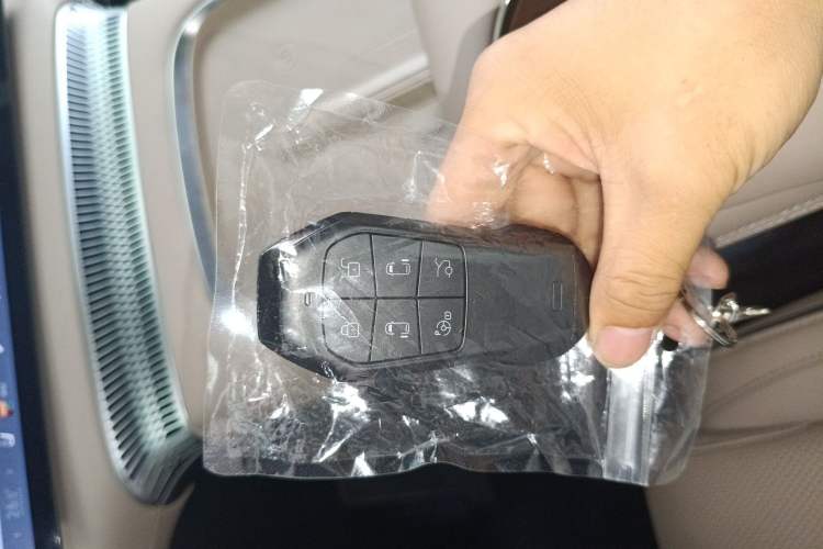 Used XPeng X9 2024 702 Ultra-Long Range Max
