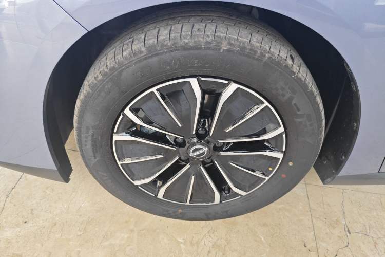 Used Nissan N6 2026 Model 180 Max Exterior 4