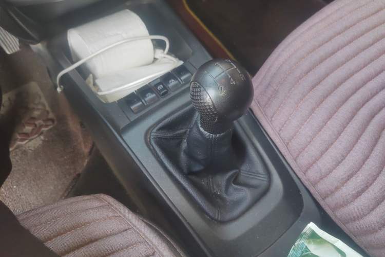 Used Chevrolet Sail 2013 Sedan 1.2L Manual Fashionable Happiness Edition Gear Lever