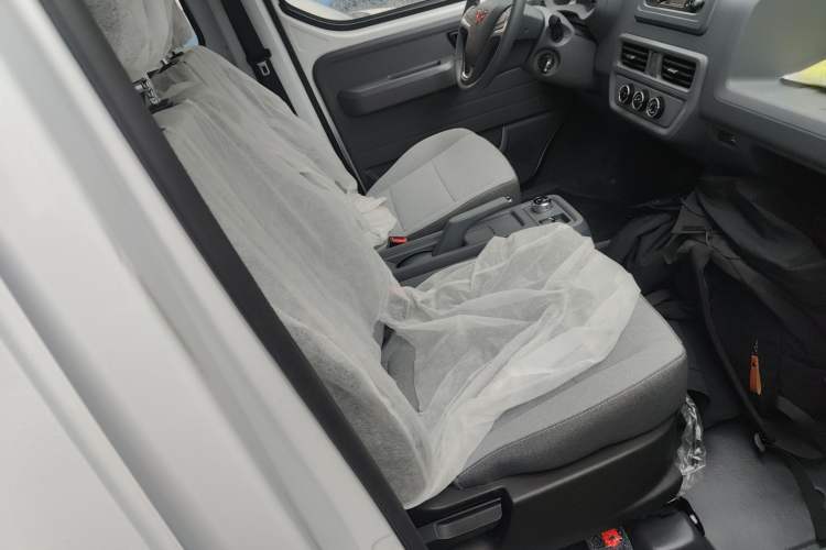 Used Wuling Yangguang 2025 Model 400km Bus Edition—Comfort Edition
