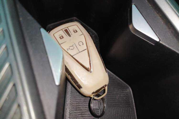 Used CHANGAN OSHAN Z6 2022 Blue Whale 1.5T DCT Smart Edition Urban Version Vehicle Key