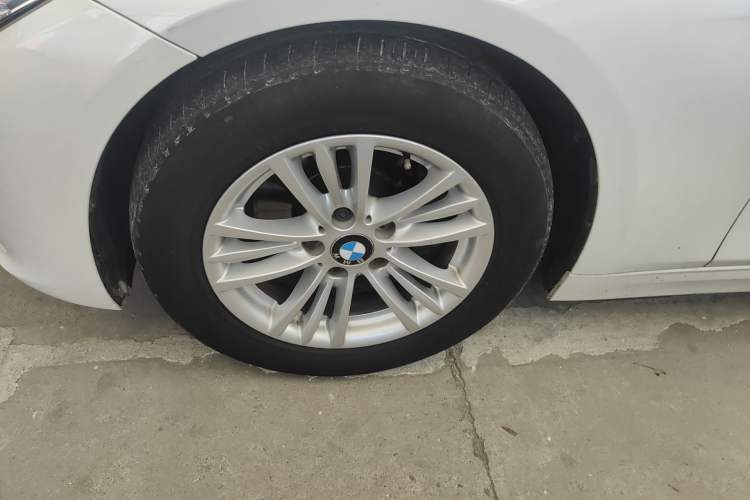 Used BMW 3 Series 2014 320Li Fashion Model Left Front Wheel Hub