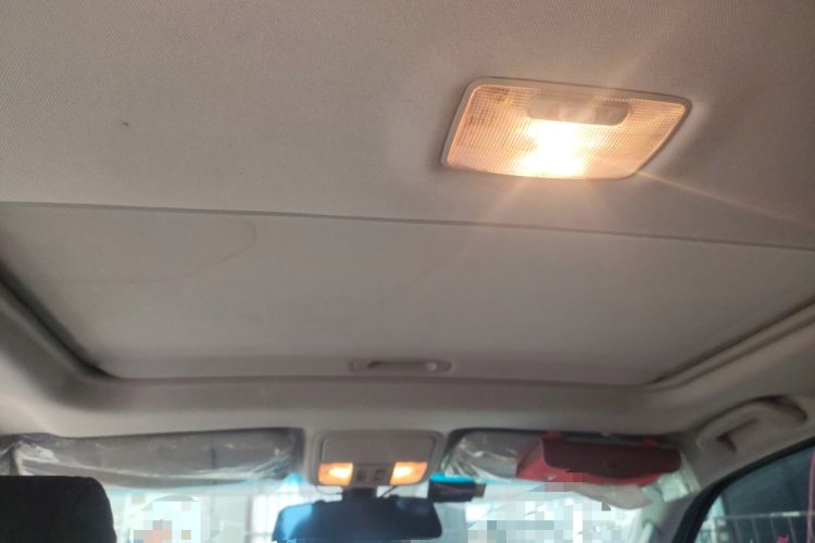 Used JMC Yusheng S350 2016 2.4T Automatic 2WD Diesel Luxury Version with Sunroof 7 Seats
