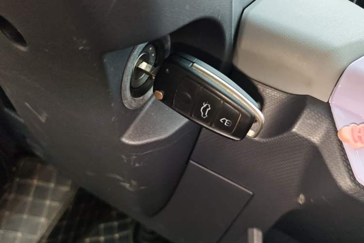 Used Chery QQ Ice Cream 2022 170km Sundae Phosphate Lithium-Ion
