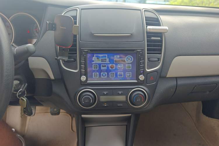 Used Nissan Sylphy 2016 Classic 1.6XE Manual Comfort Edition Audio And AC Panel