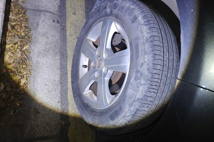 Used Jinbei Gold Hiace 2021 1.5L Passenger Van Travel Lion 6-Seater
